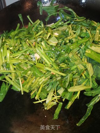 炝炒空心菜的做法步骤：5
