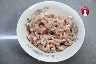 鱼香肉丝的做法步骤：2