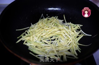 鱼香肉丝的做法步骤：4
