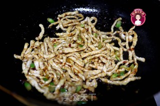 鱼香肉丝的做法步骤：8