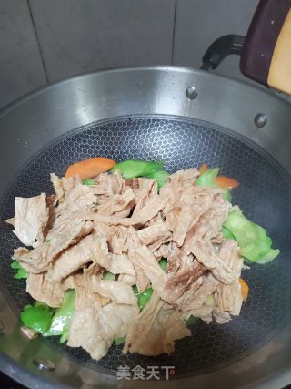 凉瓜焖腐竹的做法步骤：5