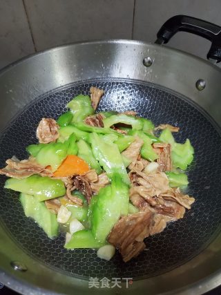 凉瓜焖腐竹的做法步骤：7