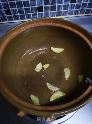 砂锅焖鸡的做法步骤：2