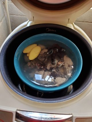椰子炖乌鸡的做法步骤：5