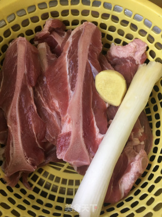 菠萝啤烧扇子骨的做法步骤：1