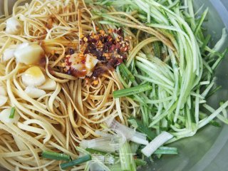 凉拌黄瓜干豆腐丝的做法步骤：4