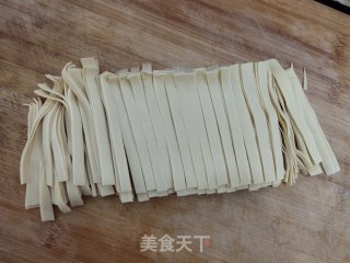 尖椒干豆腐的做法步骤：2