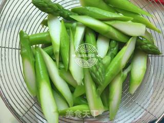 虾仁鸡蛋炒芦笋的做法步骤：11