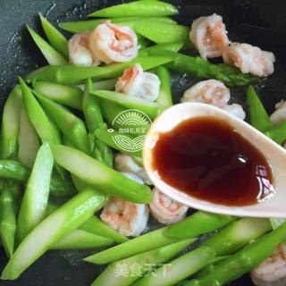 虾仁鸡蛋炒芦笋的做法步骤：15