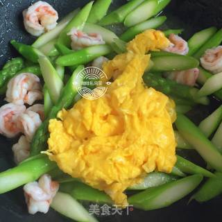 虾仁鸡蛋炒芦笋的做法步骤：17