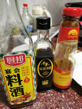 彩椒爆炒鱿鱼须的做法步骤：5