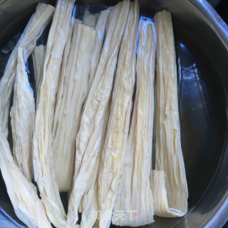 荷兰豆拌腐竹的做法步骤：1