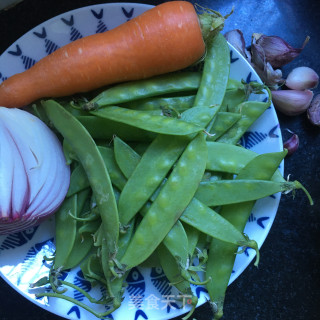 荷兰豆拌腐竹的做法步骤：2