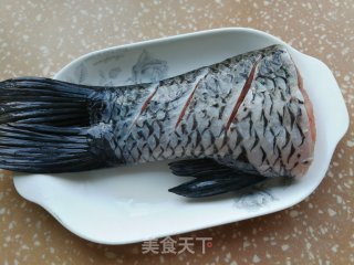 番茄粉皮炖青鱼的做法步骤：1