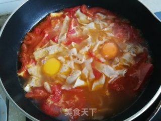 番茄鸡蛋粉皮汤的做法步骤：8