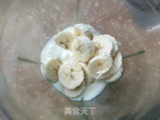 香蕉奶昔的做法步骤：3