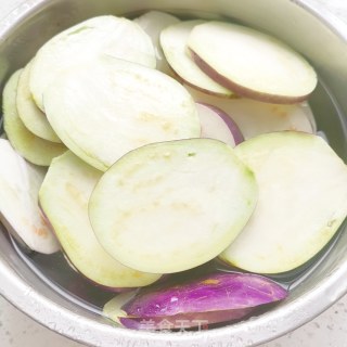 香煎茄子片的做法步骤：2