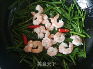 韭菜炒虾仁的做法步骤：10
