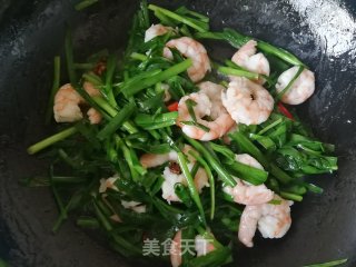 韭菜炒虾仁的做法步骤：12