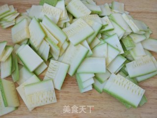夏瓜炒鲜蘑的做法步骤：4