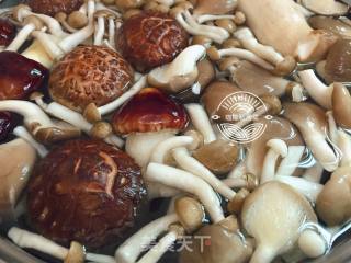 五花肉炒杂菇的做法步骤：2