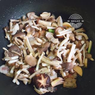 五花肉炒杂菇的做法步骤：12