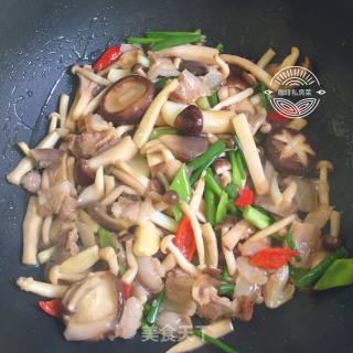 五花肉炒杂菇的做法步骤：16