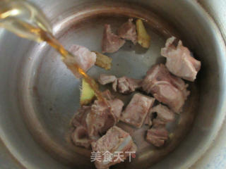 肉骨土豆龙虾尾煲的做法步骤：4