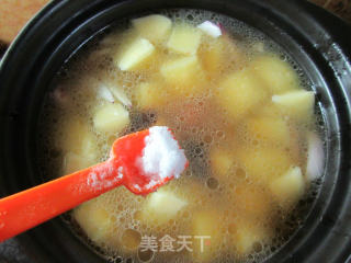 肉骨土豆龙虾尾煲的做法步骤：13