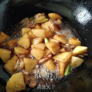 家常五花肉炖豆角的做法步骤：3