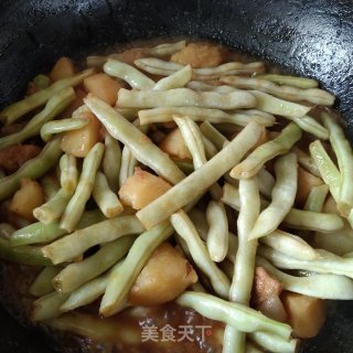 家常五花肉炖豆角的做法步骤：6
