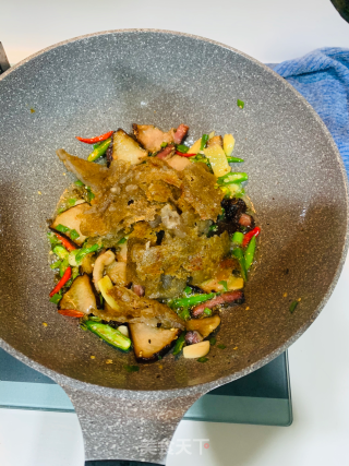 腊肉炒土豆锅巴的做法步骤：8