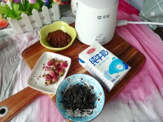 黑糖玫瑰花奶茶的做法步骤：1