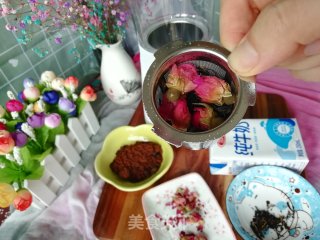 黑糖玫瑰花奶茶的做法步骤：2