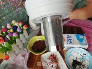 黑糖玫瑰花奶茶的做法步骤：3