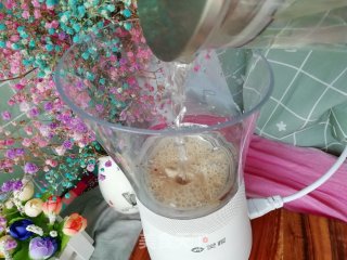 黑糖玫瑰花奶茶的做法步骤：6