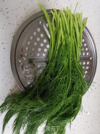 茴香炒鸡蛋的做法步骤：1