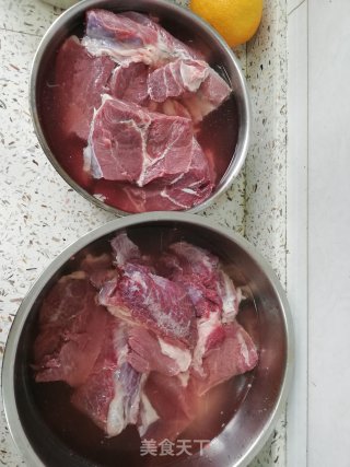 酱牛肉卤牛肉的做法步骤：1
