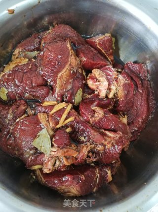 酱牛肉卤牛肉的做法步骤：4