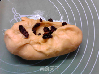 三重奶香葡萄干辫子面包的做法步骤：5