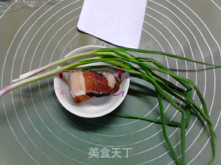葱香腊肉面包卷的做法步骤：7