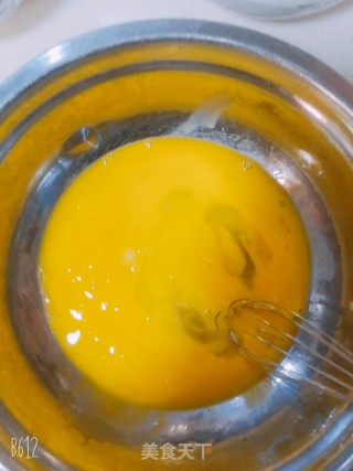 红豆夹心蛋糕卷的做法步骤：2