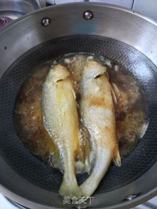 烧黄花鱼的做法步骤：5
