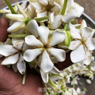 清香扑鼻的栀子花鲜肉包 夏天才有的味道的做法步骤：3