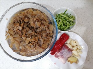 清香扑鼻的栀子花鲜肉包 夏天才有的味道的做法步骤：4