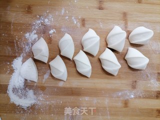 清香扑鼻的栀子花鲜肉包 夏天才有的味道的做法步骤：14
