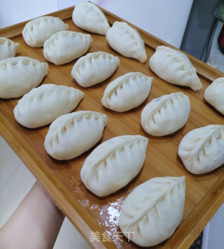清香扑鼻的栀子花鲜肉包 夏天才有的味道的做法步骤：17