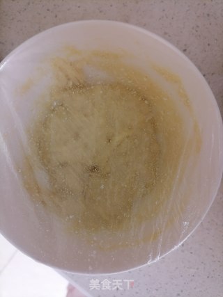超软中种黑全麦汉堡胚 巨无霸全麦汉堡包的做法步骤：2