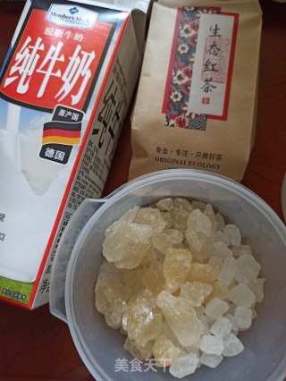 焦糖奶茶的做法步骤：1