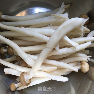 剁椒蟹味菇炒包菜的做法步骤：5